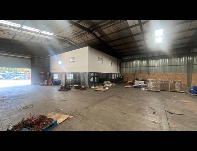1,008M² WAREHOUSE TO LET IN ISANDO